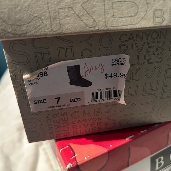 Women’s Boots NEW IN BOX sz. 7 - Picture 4 of 4
